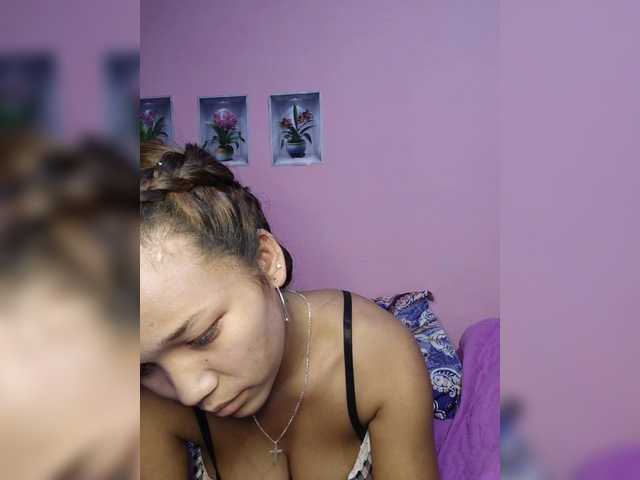 Valentina22 live webcam show