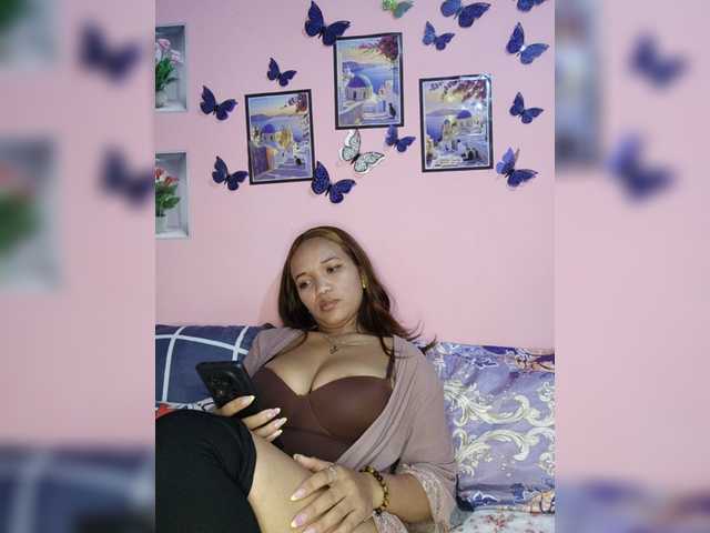 Vaninah live cam on BongaCams