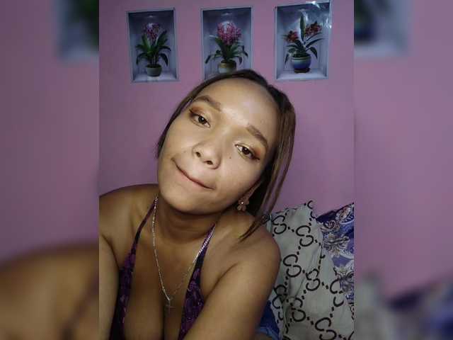Vaninah live cam on BongaCams