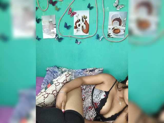 Vaninah live cam on BongaCams