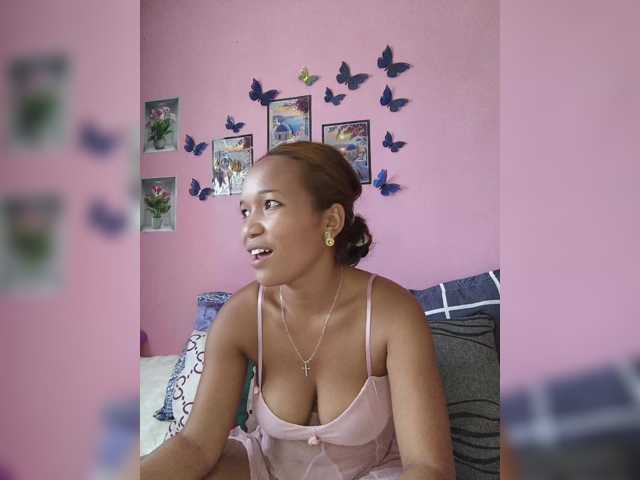 Vaninah live cam on BongaCams