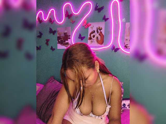 Vaninah live cam on BongaCams