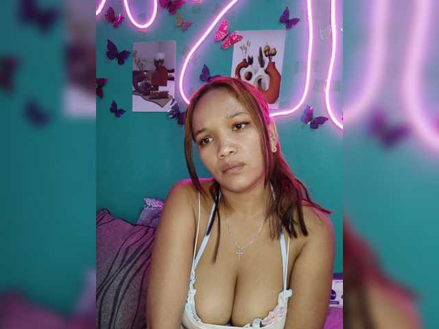Vaninah live cam on BongaCams