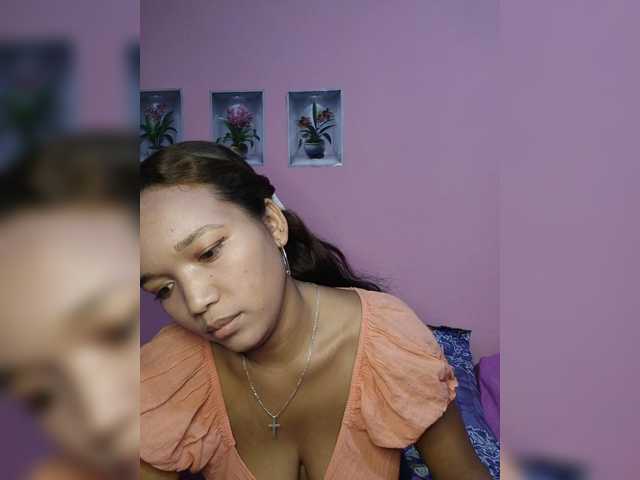 Vaninah live cam on BongaCams