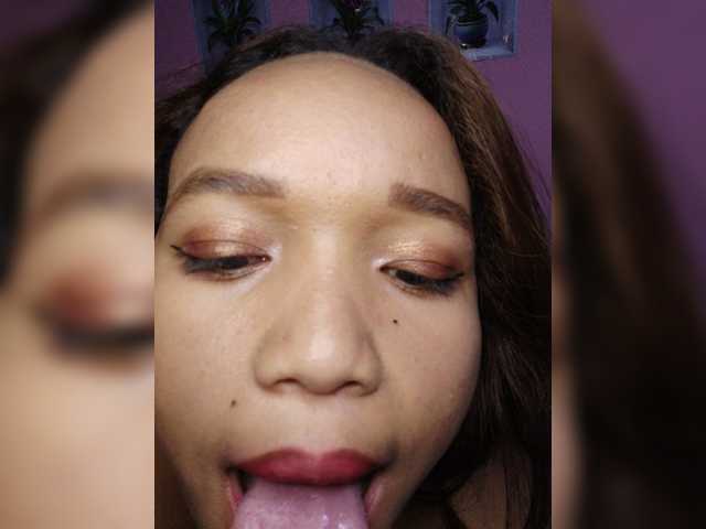 Vaninah live cam on BongaCams
