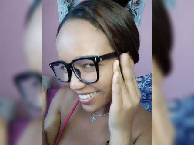 Vaninah live cam on BongaCams