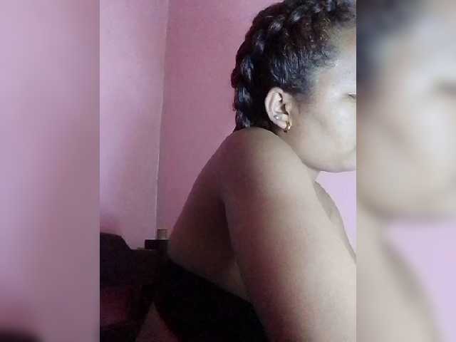 Vaninah live cam on BongaCams