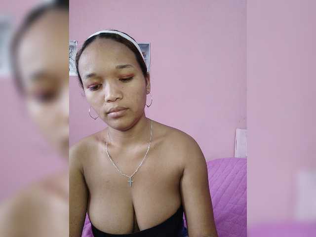 Vaninah live cam on BongaCams