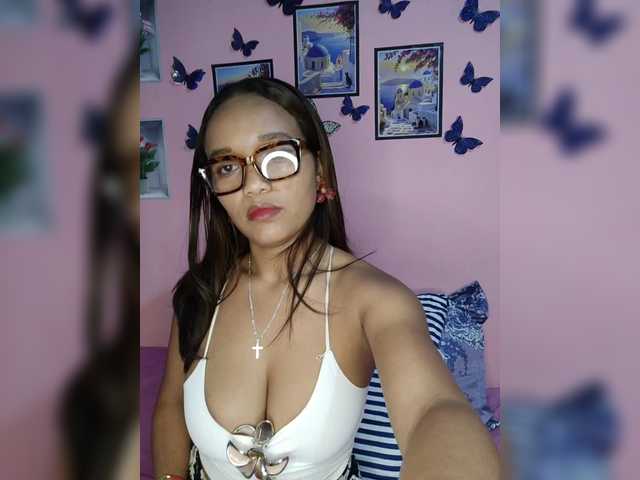 Vaninah live cam on BongaCams