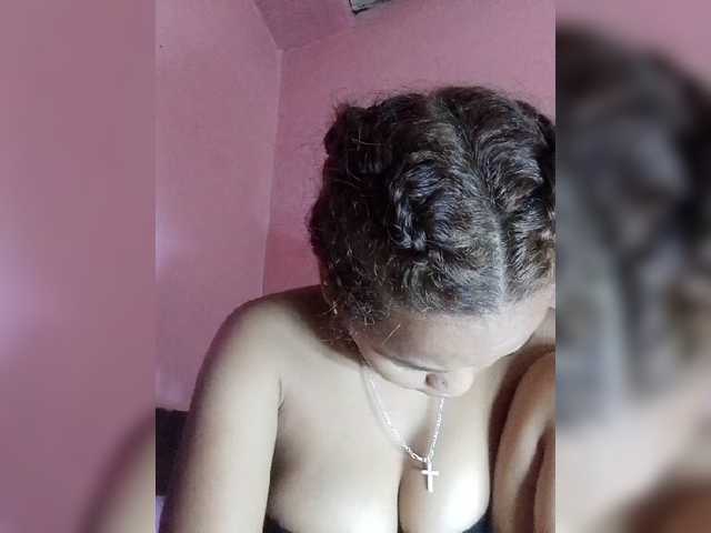 Vaninah live cam on BongaCams