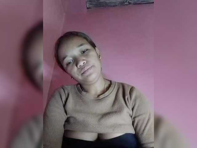 Vaninah live cam on BongaCams
