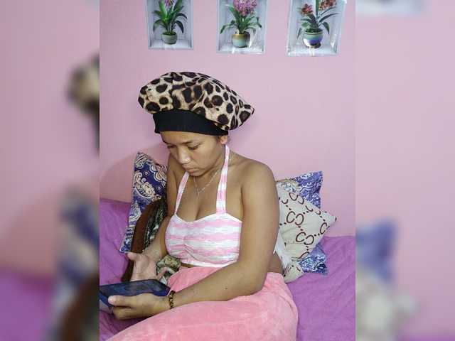 Vaninah live cam on BongaCams