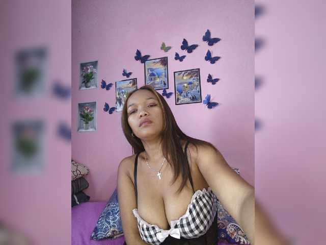 Vaninah live cam on BongaCams