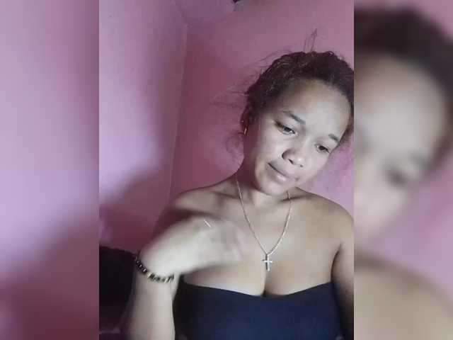 Vaninah live cam on BongaCams