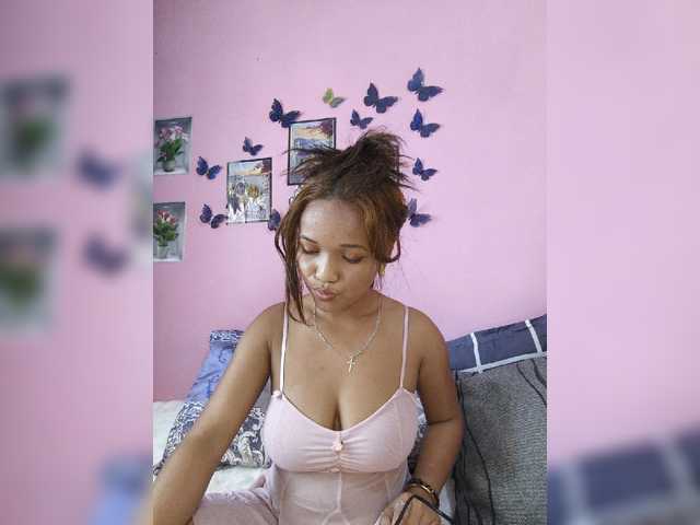 Vaninah live cam on BongaCams