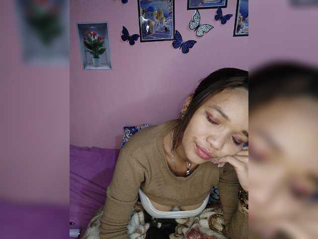Vaninah live cam on BongaCams