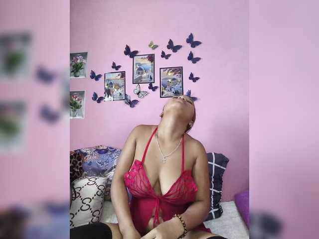 Vaninah live cam on BongaCams