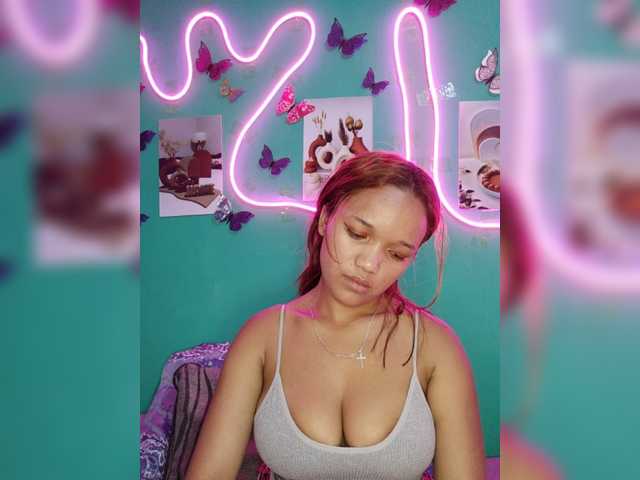Vaninah live cam on BongaCams