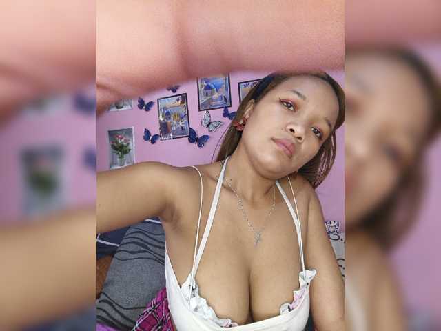 Vaninah live cam on BongaCams