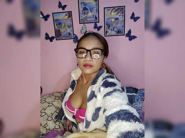 Vaninah live cam on BongaCams