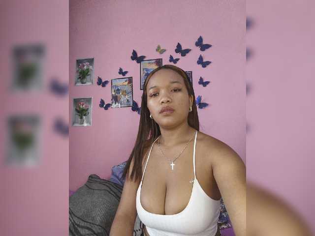 Vaninah live cam on BongaCams