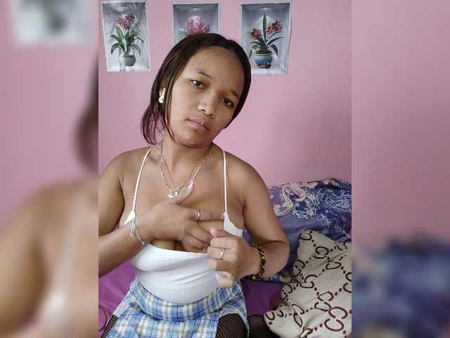 Vaninah live cam on BongaCams