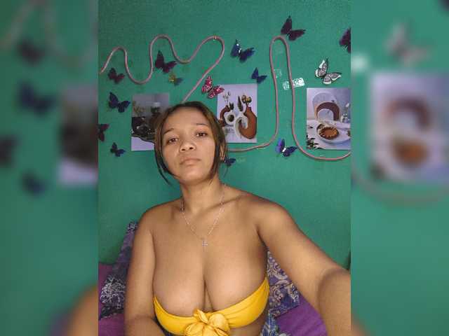 Vaninah live cam on BongaCams