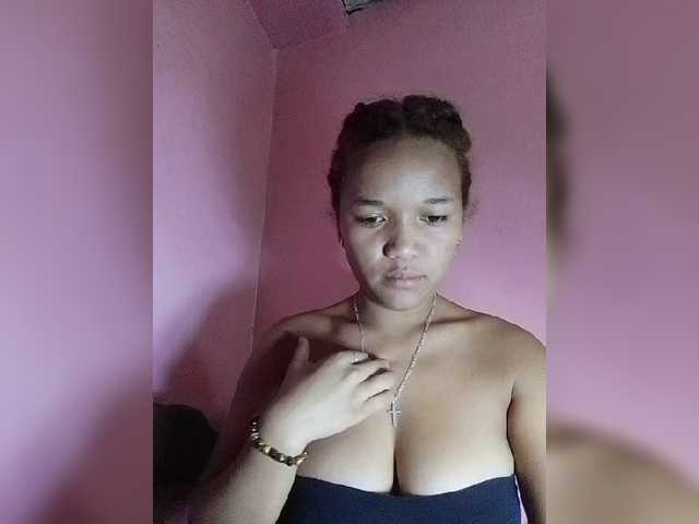 Vaninah live cam on BongaCams