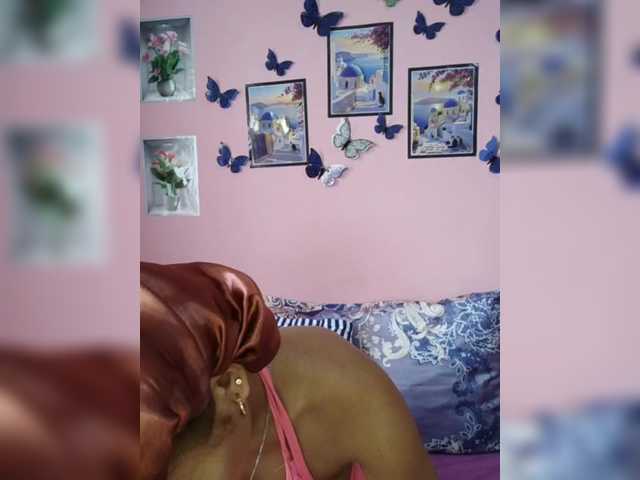 Vaninah live cam on BongaCams