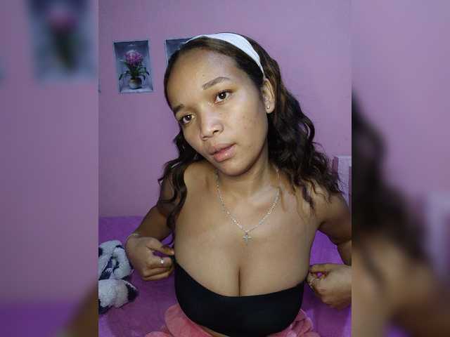Vaninah live cam on BongaCams
