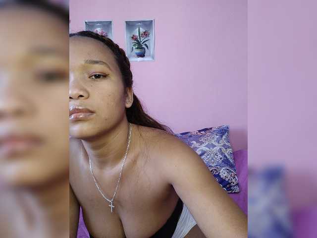 Vaninah live cam on BongaCams