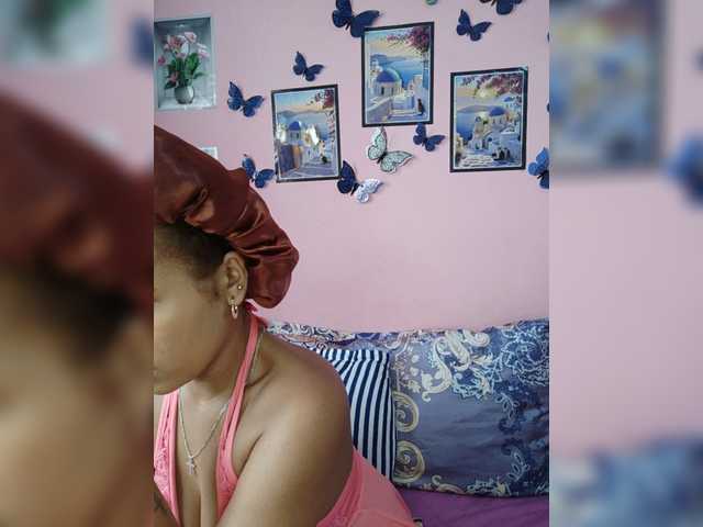 Vaninah live cam on BongaCams