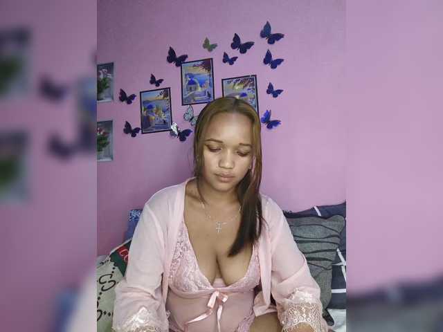 Vaninah live cam on BongaCams
