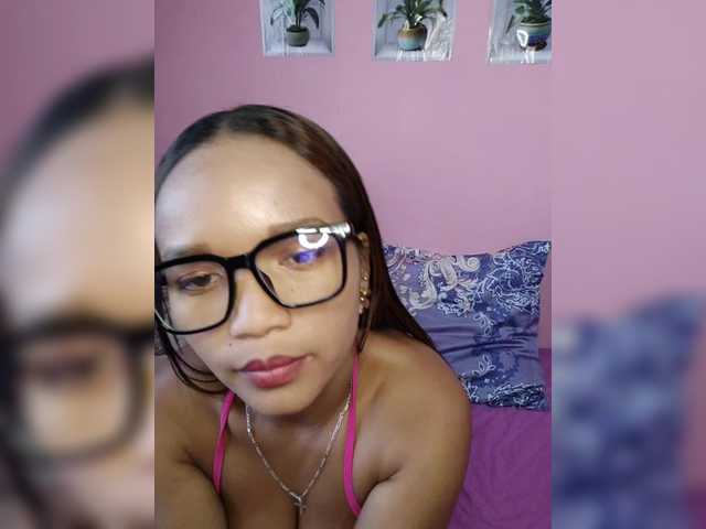 Vaninah live cam on BongaCams