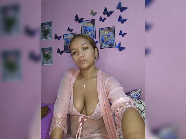 Vaninah live cam on BongaCams