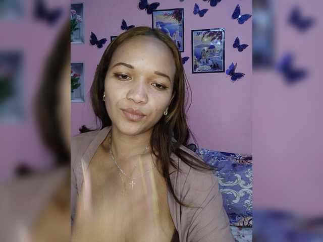 Vaninah live cam on BongaCams