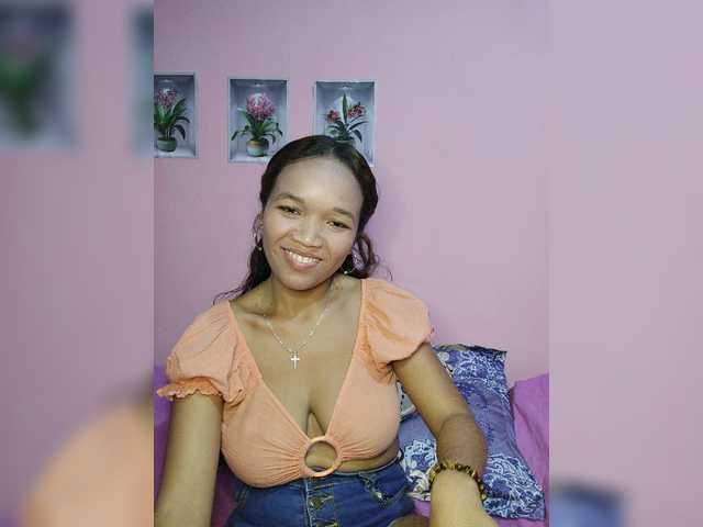 Vaninah live cam on BongaCams