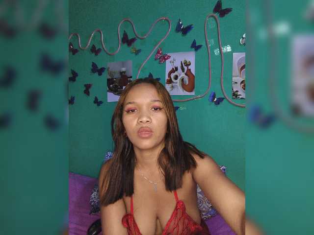 Vaninah live cam on BongaCams