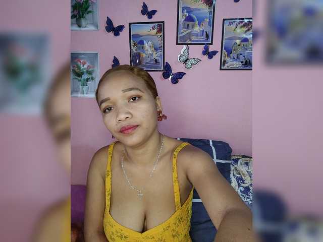 Vaninah live cam on BongaCams