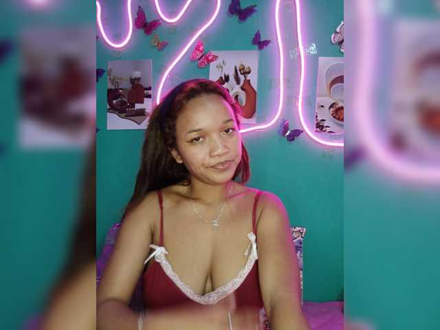 Vaninah live cam on BongaCams