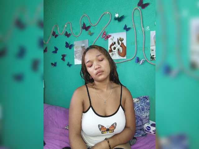 Vaninah live cam on BongaCams