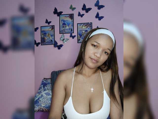 Vaninah live cam on BongaCams