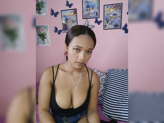 Vaninah live cam on BongaCams
