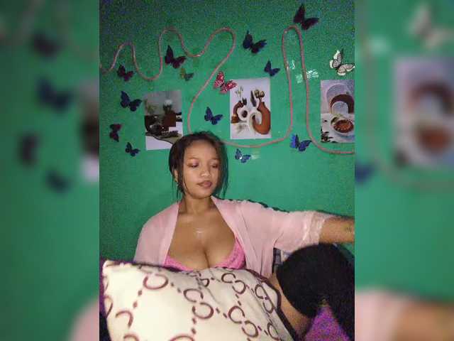 Vaninah live cam on BongaCams