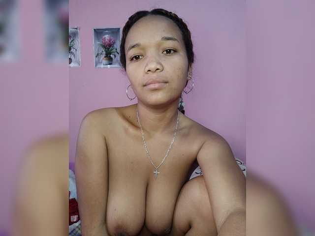 Vaninah live cam on BongaCams