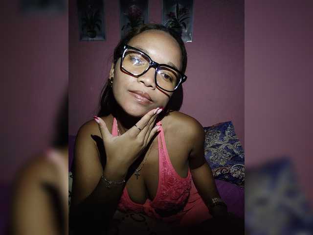 Vaninah live cam on BongaCams
