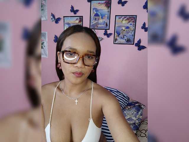 Vaninah live cam on BongaCams