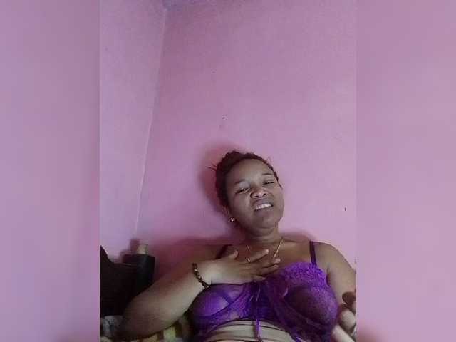Vaninah live cam on BongaCams