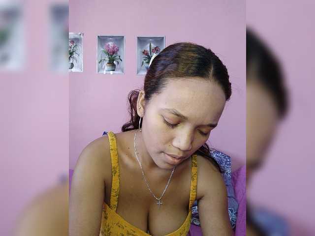 Vaninah live cam on BongaCams