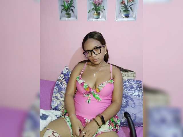 Vaninah live cam on BongaCams